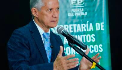 FP: Tras seis años de gobierno, comida y útiles escolares cuestan más y los dominicanos tienen menos dinero en sus bolsillos