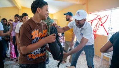 ”A la escuela con Propeep” lleva útiles escolares, alegría y esperanza a niños de Jamao al Medio ”A la escuela con Propeep” lleva útiles escolares, alegría y esperanza a niños de Jamao al Medio
