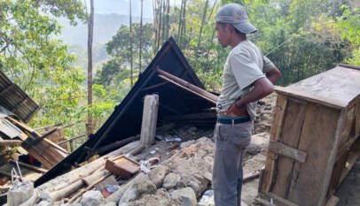 Al menos dos muertos y estructuras derrumbadas tras un poderoso sismo de 7,7 en Indonesia Al menos dos muertos y estructuras derrumbadas tras un poderoso sismo de 7,7 en Indonesia