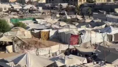 Calor extremo y un brote de varicela con más de 58.000 casos golpean a los desplazados de Gaza