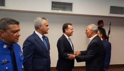 Canciller Víctor -Ito- Bisonó recibe en el AILA al presidente de Honduras Nasry Asfura