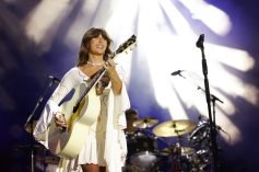‘Choosin’ Texas’ de Ella Langley cumple 20 semanas en el No. 1 del Hot 100, un récord entre éxitos no navideños ‘Choosin’ Texas’ de Ella Langley cumple 20 semanas en el No. 1 del Hot 100, un récord entre éxitos no navideños