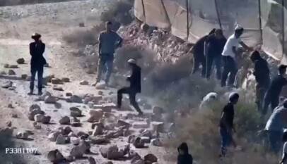 Colonos israelíes mantienen el asedio a palestinos en la Cisjordania ocupada Colonos israelíes mantienen el asedio a palestinos en la Cisjordania ocupada