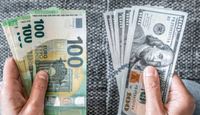 Dólar subió 18 cts, euro bajó 12; eran vendidos a .74 y 68.97