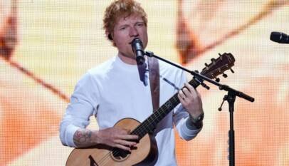 Ed Sheeran demuestra sus habilidades para batear junto a Julio Rodríguez
