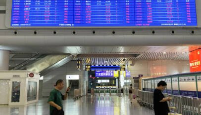 El tifón Dolphin toca tierra en China, donde cerca de 99.000 personas fueron evacuadas