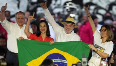 Lula da Silva desafía la vejez y promete más gasto en defensa al lanzarse por su reelección en Brasil Lula da Silva desafía la vejez y promete más gasto en defensa al lanzarse por su reelección en Brasil