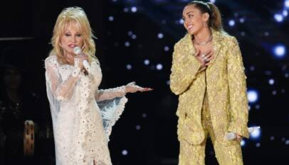 Miley Cyrus llora a su madrina Dolly Parton: ‘Tengo un ángel a mi lado’ Miley Cyrus llora a su madrina Dolly Parton: ‘Tengo un ángel a mi lado’