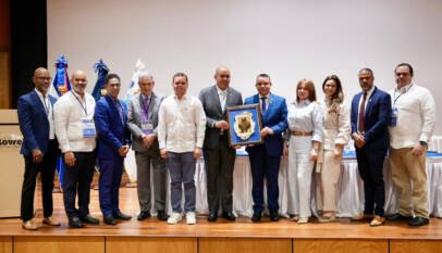 Ney Arias Lora dedica XV Jornada Científica al doctor Julio César Landrón Ney Arias Lora dedica XV Jornada Científica al doctor Julio César Landrón