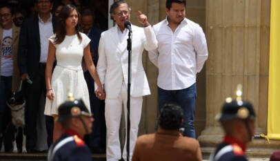 Petro deja la Casa de Nariño y la izquierda pasa a la oposición en Colombia