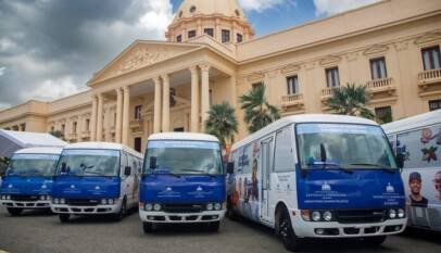 Presidente Abinader transforma la movilidad universitaria con la entrega de 40 nuevos autobuses en beneficio de miles de estudiantes de todo el país Presidente Abinader transforma la movilidad universitaria con la entrega de 40 nuevos autobuses en beneficio de miles de estudiantes de todo el país