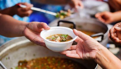 ¿Sopa caliente en pleno calor? La ciencia explica qué ocurre en el organismo ¿Sopa caliente en pleno calor? La ciencia explica qué ocurre en el organismo