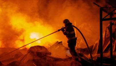 Ucrania bajo fuego: 17 muertos tras ataques rusos con 115 drones y 28 misiles que siembran el terror en Kiev