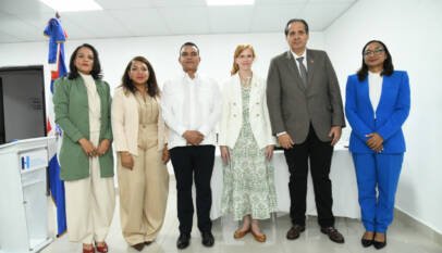 Atallah y Landrón muestran a funcionaria de EE. UU. avances del sistema de salud dominicano Atallah y Landrón muestran a funcionaria de EE. UU. avances del sistema de salud dominicano
