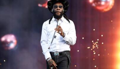 Burna Boy encabezará show de medio tiempo departido de la NFL París 2026