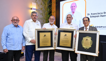 COOPMEDICA distingue a tres médicos por sus aportes al desarrollo de la cooperativa