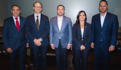 Embajadora EU visitó miembros proyecto Dominicanos Primero