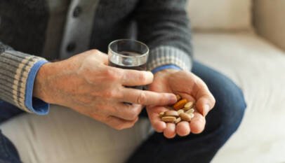 Gran revisión cuestiona el uso rutinario de calcio y vitamina D para prevenir fracturas y caídas Gran revisión cuestiona el uso rutinario de calcio y vitamina D para prevenir fracturas y caídas