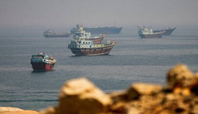 Hutíes sostienen asedio a Yanbu, mientras Macron anuncia envío de medios militares para proteger el Mar Rojo