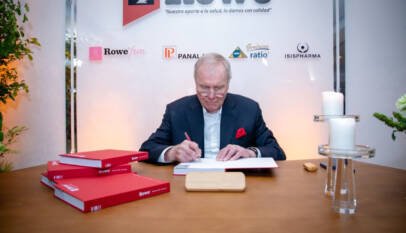 Laboratorios Rowe presenta libro que documenta más de 35 años de historia en República Dominicana Laboratorios Rowe presenta libro que documenta más de 35 años de historia en República Dominicana