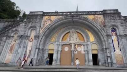 Lourdes cubre mosaicos de antiguo sacerdote acusado de abuso sexual antes de la llegada de León XIV Lourdes cubre mosaicos de antiguo sacerdote acusado de abuso sexual antes de la llegada de León XIV
