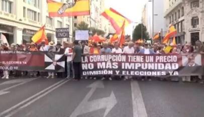 Miles protestan en España contra gestión de Sánchez en Ceuta y exigen elecciones anticipadas Miles protestan en España contra gestión de Sánchez en Ceuta y exigen elecciones anticipadas