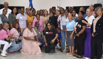 Ministerio de la Mujer capacita a líderes comunitarios sobre violencia de género Ministerio de la Mujer capacita a líderes comunitarios sobre violencia de género