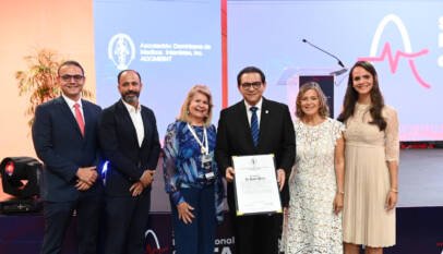 Simposio internacional de hipertensión reúne en Santiago a especialistas y reconoce trayectorias médicas Simposio internacional de hipertensión reúne en Santiago a especialistas y reconoce trayectorias médicas