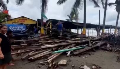 Sin tocar tierra, el huracán Polo deja destrucción en las costas de Michoacán Sin tocar tierra, el huracán Polo deja destrucción en las costas de Michoacán