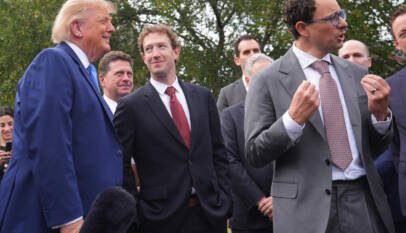 Trump y los gigantes de la inteligencia artificial sellan un acuerdo «moralmente vinculante»