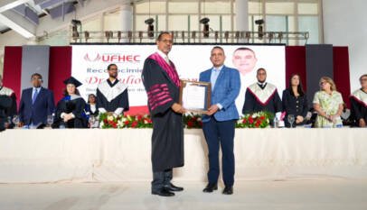 UFHEC reconoce al director del SNS durante su XLIX Graduación Ordinaria UFHEC reconoce al director del SNS durante su XLIX Graduación Ordinaria