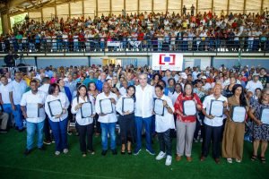 Abinader entrega apartamentos y 1,500 títulos propiedad SDE