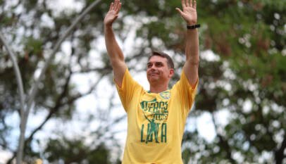 Brasil irá a segunda vuelta: Flávio Bolsonaro lidera la primera ronda Brasil irá a segunda vuelta: Flávio Bolsonaro lidera la primera ronda
