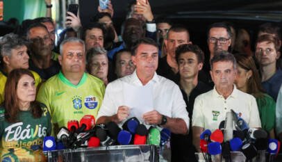 De “presidente legítimo electo” a “líder”: ¿redactó ChatGPT la polémica carta de Flávio Bolsonaro?