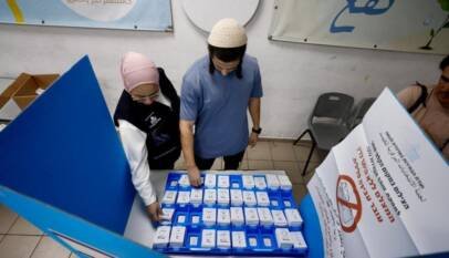 Elecciones en Israel: tras participación récord, sondeos a pie de urna apuntan al empate de Eisenkot y Netanyahu