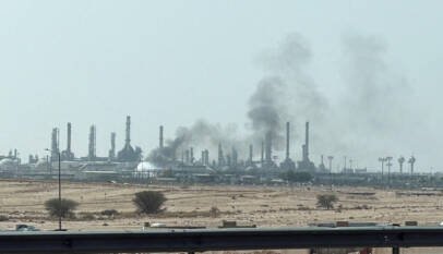 En directo: los hutíes afirman haber atacado las instalaciones de Aramco en Riad con misiles y drones