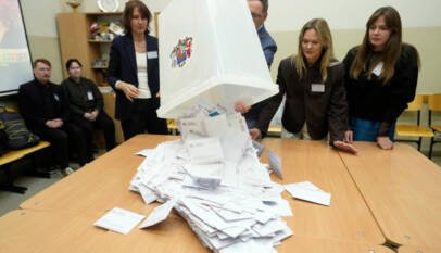 Letonia: el partido pro-Ucrania del primer ministro Kulbergs se perfila ganador de las elecciones