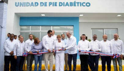 Presidente Abinader y titular SNS entregan nuevas unidades de Hemodiálisis y Pie Diabético en San José de Ocoa