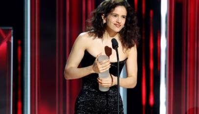 Rosalía aborda el desastre ferroviario en España durante los Premios Innovator de WSJ. Magazine