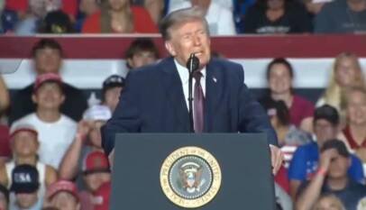 Trump insiste en dar 5.000 dólares a cada adulto si los republicanos ganan las ‘midterms’