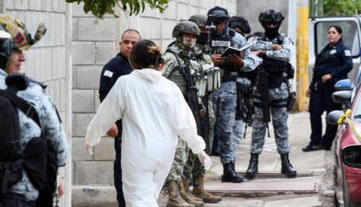 Un ataque con machetes: dos exalumnos entran a una secundaria en México y matan a la subdirectora